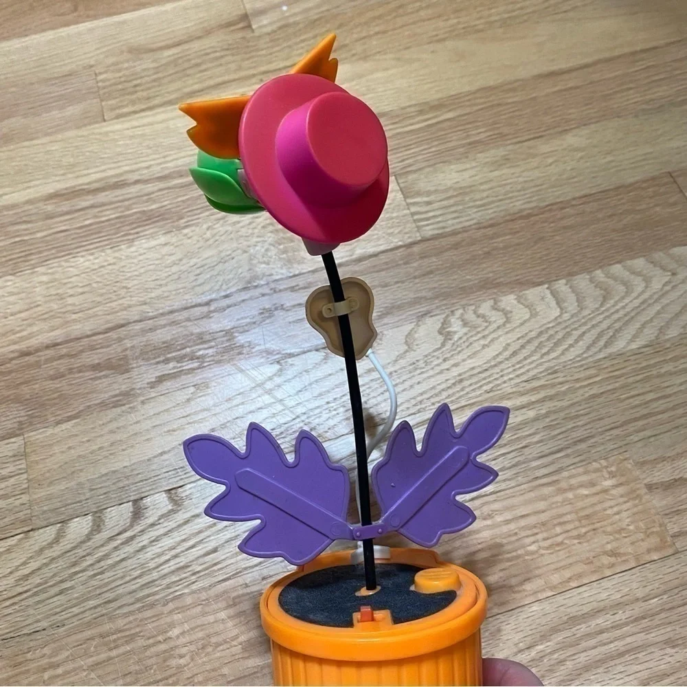 Vintage Takara Rock N Flowers Electronic Dancing Moving Flower Noise Activated